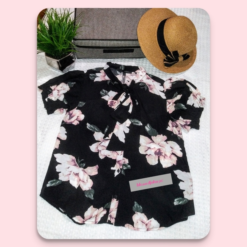Harve Benard Women Blouse NWT Small Black Flowers